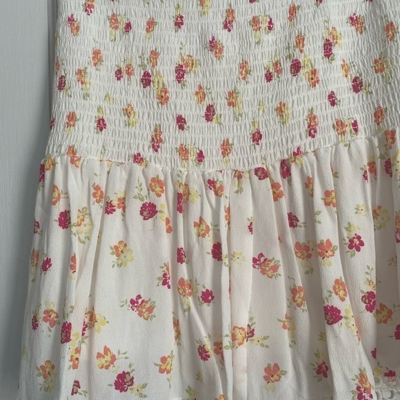 NWT Juniors' SO® Smocked Lace Trim
Mini Skirt, Size: Large - Picture 3 of 4